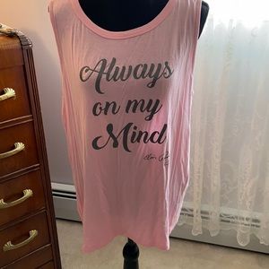 Pretty Graceland top